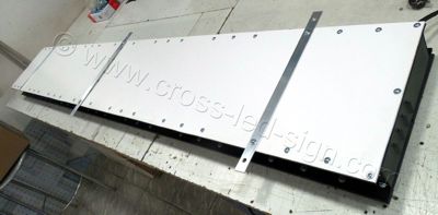 Ταμπέλα led 224x32 πίσω πλευρά επιγραφής.