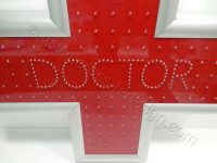 Σταυρός ιατρείου με κόκκινα LED οθόνης, λευκά LED DOCTOR και με ισχυρή ακρυλική οθόνη.