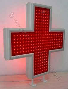 Κόκκινοι σταυροί ιατρείων κλινικών διαστάσεων 90 X 90 εκατοστά με ενσωματωμένα πέλματα ανάρτησης.