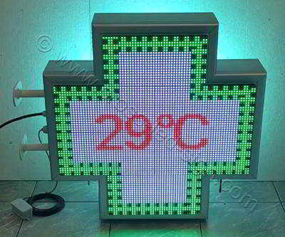 Σταυρός φαρμακείου LED RGB 70 cm με εφέ πράσινο και λευκό σταυρό, με κόκκινα γράμματα στην ένδειξη θερμοκρασίας.