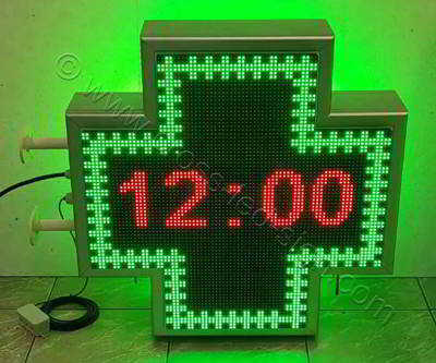 Σταυρός φαρμακείου LED RGB 70 cm με εφέ πράσινο σταυρό, με κόκκινα γράμματα στην ένδειξη ώρας.