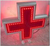 Κόκκινος σταυρός ιατρείου led 80 Χ 80 εκατοστά, εξωτερική σειρά led αναμμένη.