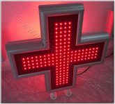 Κόκκινος σταυρός ιατρείου led 80 Χ 80 εκατοστά, μεσαία και κεντρική σειρά led αναμμένη.