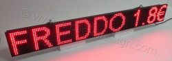 Ηλεκτρονική ταμπέλα επιγραφή led display , διάστασης 128x16 εκατοστά, με ένδειξη FREDDO 1,8€.