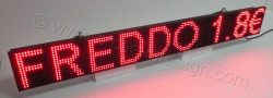 Ηλεκτρονική ταμπέλα επιγραφή led, διάστασης 128x16 εκατοστά, με ένδειξη FREDDO 1,8€.
