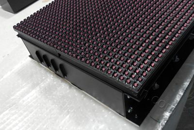 Ταμπέλα led 320 x 32 πλαϊνοί αεραγωγοί επιγραφής.