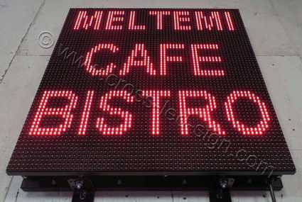 Ένδειξη επιγραφής LED 64x64 εκατοστών cafe bistro. Ένδειξη επιγραφής LED 64x64 εκατοστών cafe bistro.