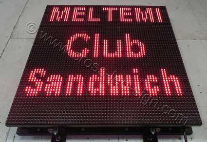 Ένδειξη επιγραφής LED 64x64 εκατοστών club sandwich. Ένδειξη επιγραφής LED 64x64 εκατοστών club sandwich.